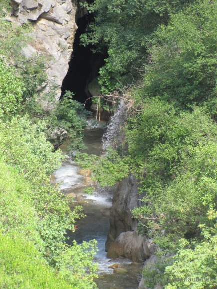 Wasserfall in die Schlucht